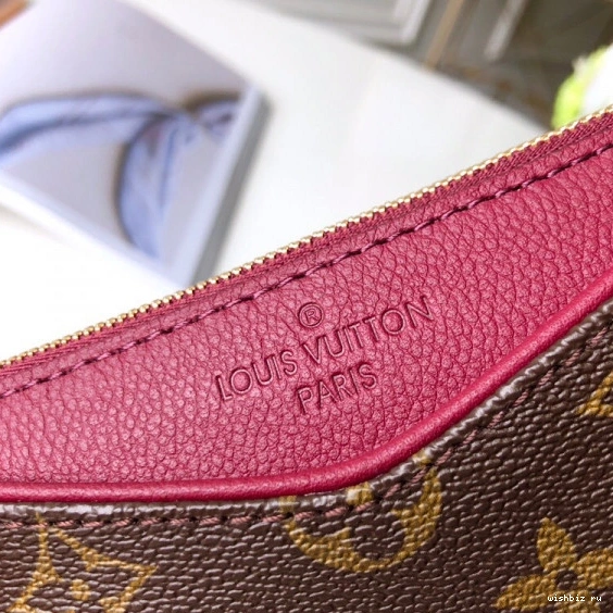 WIS PALLAS CHANELUTCH Louis Vuitton 1028